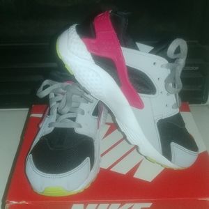 Nike Huarache Run, Size 2Y